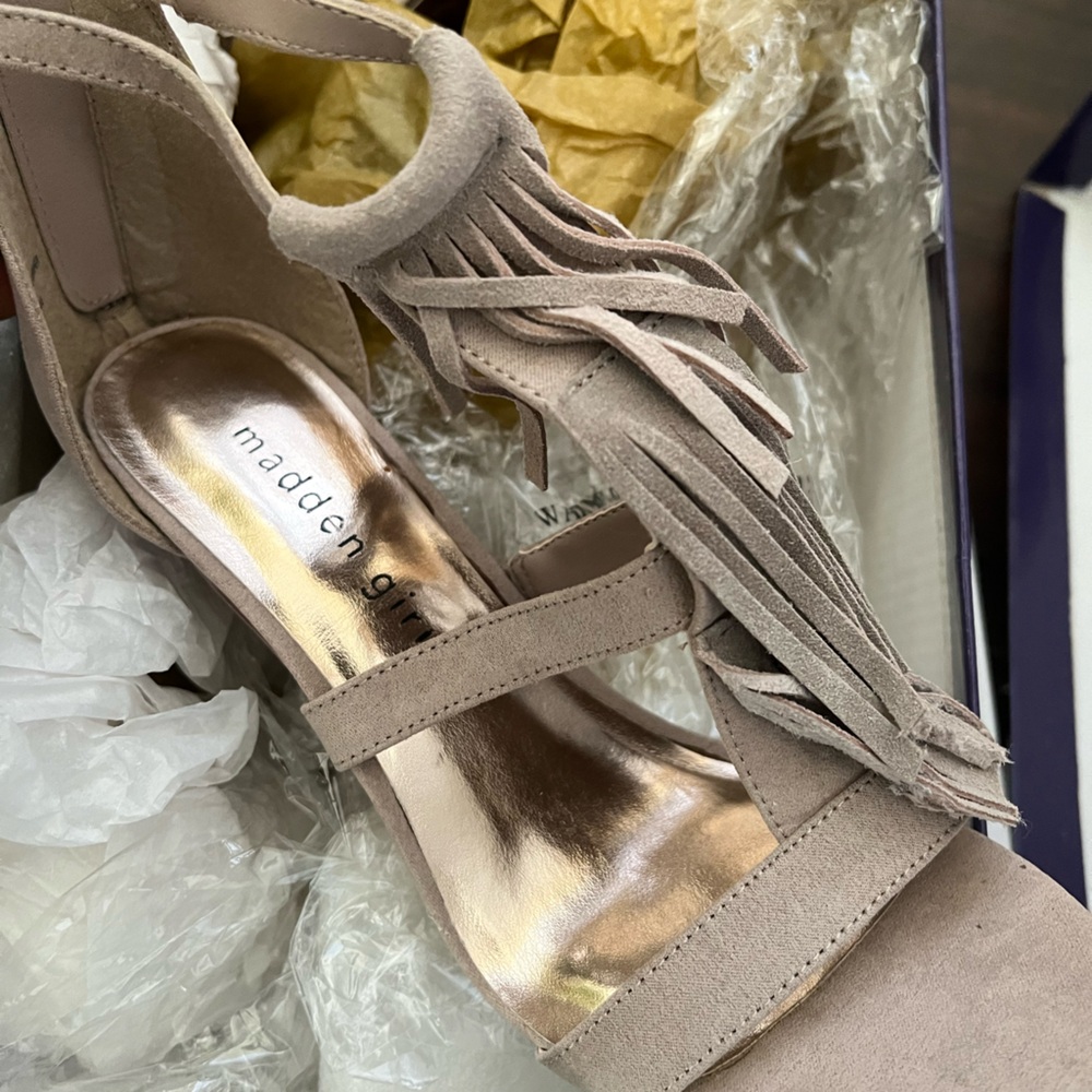 Fringe Sandals - Picture 4 of 4